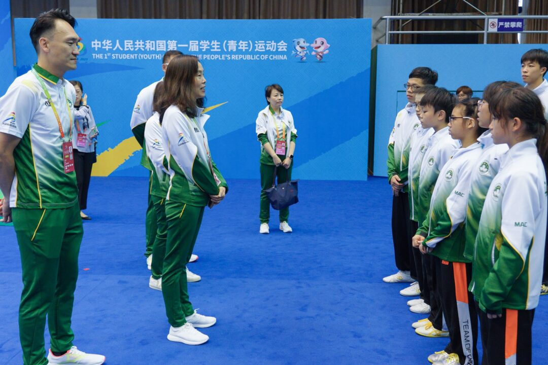 歐陽瑜司長為運動員打氣 歐陽瑜司長為運動員打氣