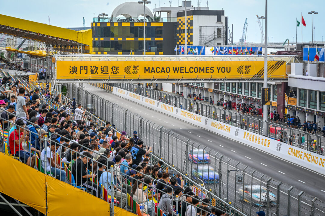 第70屆澳門格蘭披治大賽車拉開序幕，首日舉行多場練習及排位賽。