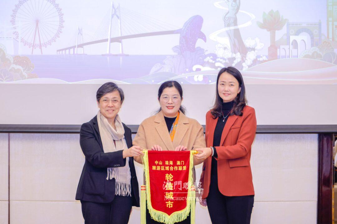 中珠澳三地旅遊局領導合照 中珠澳三地旅遊局領導合照