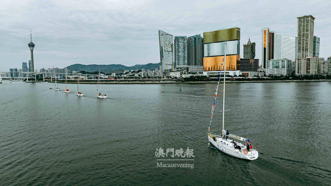 參賽船隊於賽前進行巡遊 參賽船隊於賽前進行巡遊