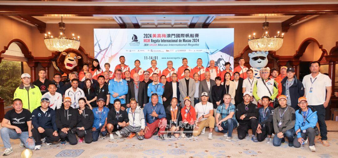嘉賓與參賽隊伍合照 嘉賓與參賽隊伍合照