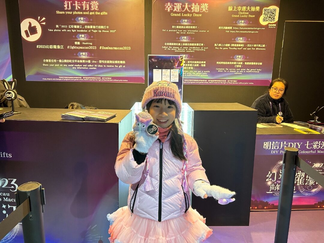 打卡集“贊”換紀念品 打卡集“贊”換紀念品