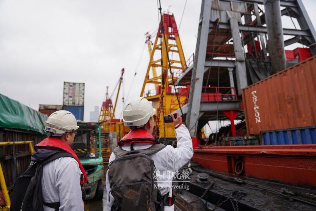 排查船上的通航燈號、登船設備等