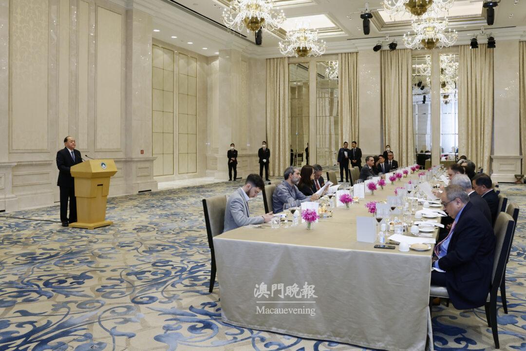 行政長官賀一誠宴請本地葡文及英文傳媒負責人 行政長官賀一誠宴請本地葡文及英文傳媒負責人