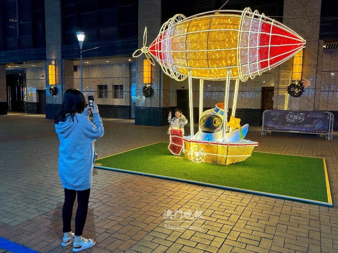 “2023幻彩耀濠江”主題裝置適合打卡遊玩 “2023幻彩耀濠江”主題裝置適合打卡遊玩