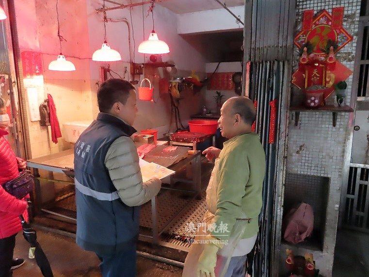 市政署持續檢查零售鮮活食品場所整體衛生狀況並提出整頓意見。 市政署持續檢查零售鮮活食品場所整體衛生狀況並提出整頓意見。