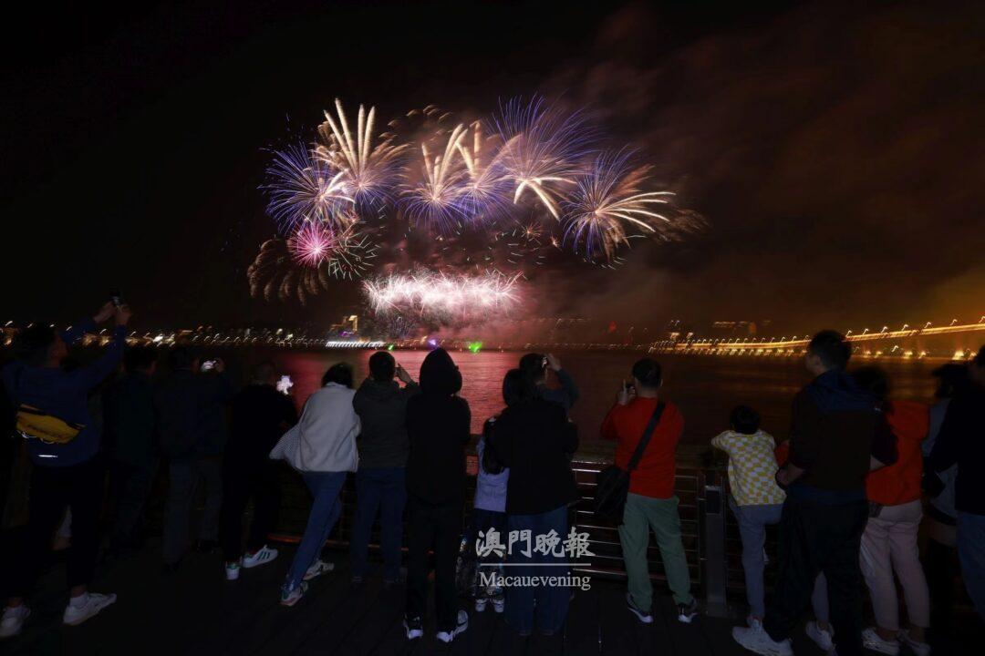 “歡樂春節 龍馬精神煙花匯演”年初七及元宵佳節繼續綻放
