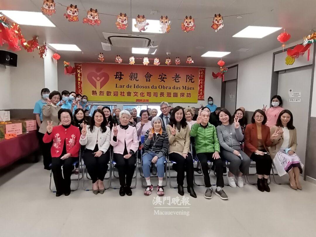 母親會安老院長者與一眾嘉賓合影留念