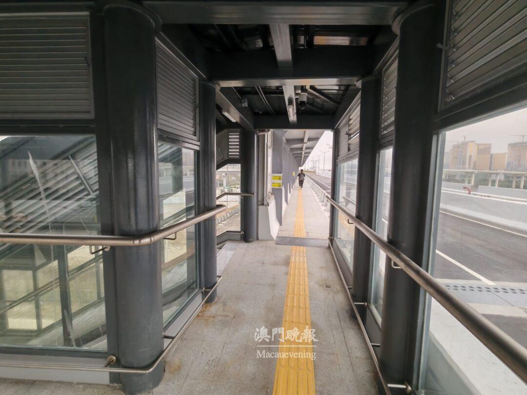 澳門大學連接橫琴口岸通道橋之行人專道開通 澳門大學連接橫琴口岸通道橋之行人專道開通