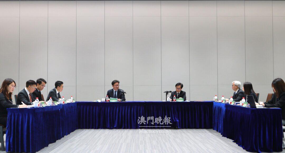 澳門藥監局局長蔡炳祥以及合作區商事服務局局長吳創偉、副局長邱潤華等領導出席會議 澳門藥監局局長蔡炳祥以及合作區商事服務局局長吳創偉、副局長邱潤華等領導出席會議