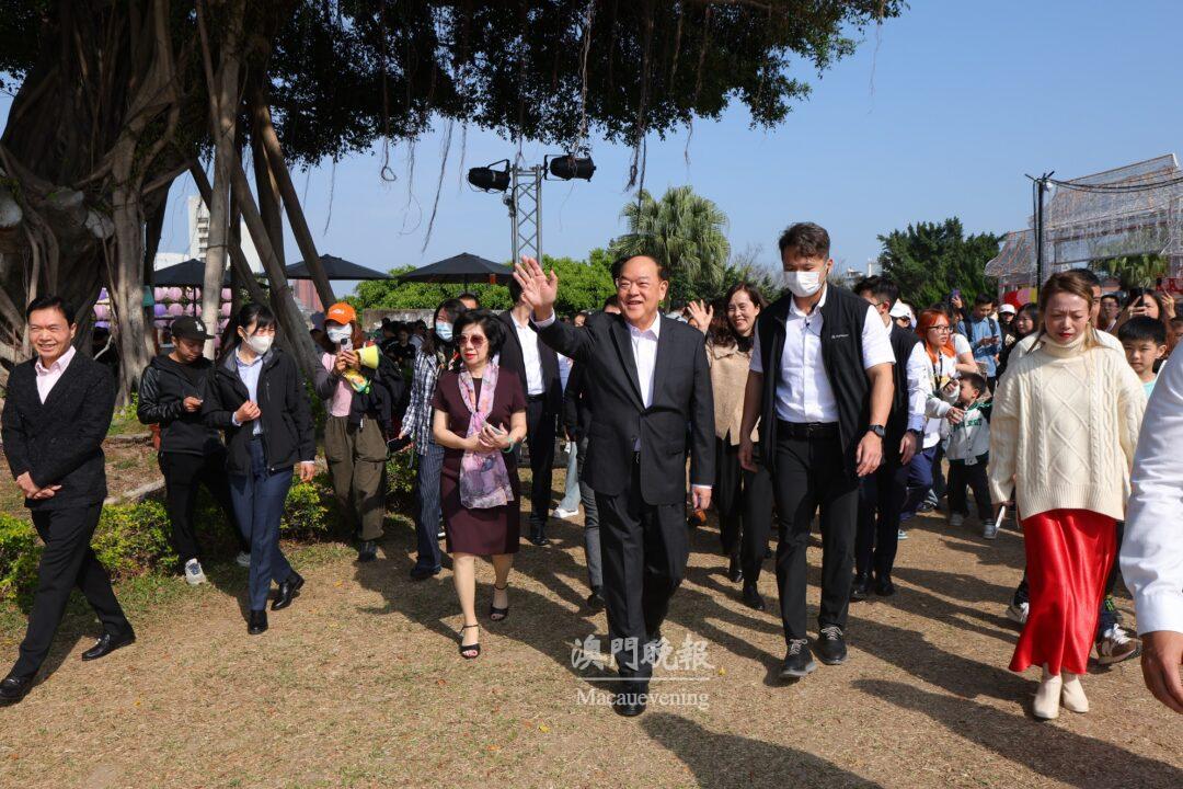行政長官視察大炮台花園(1) 行政長官視察大炮台花園(1)