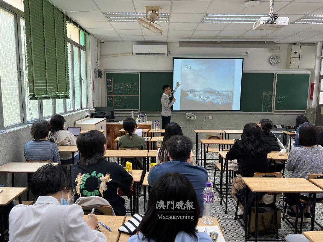 公眾班學員專心上課