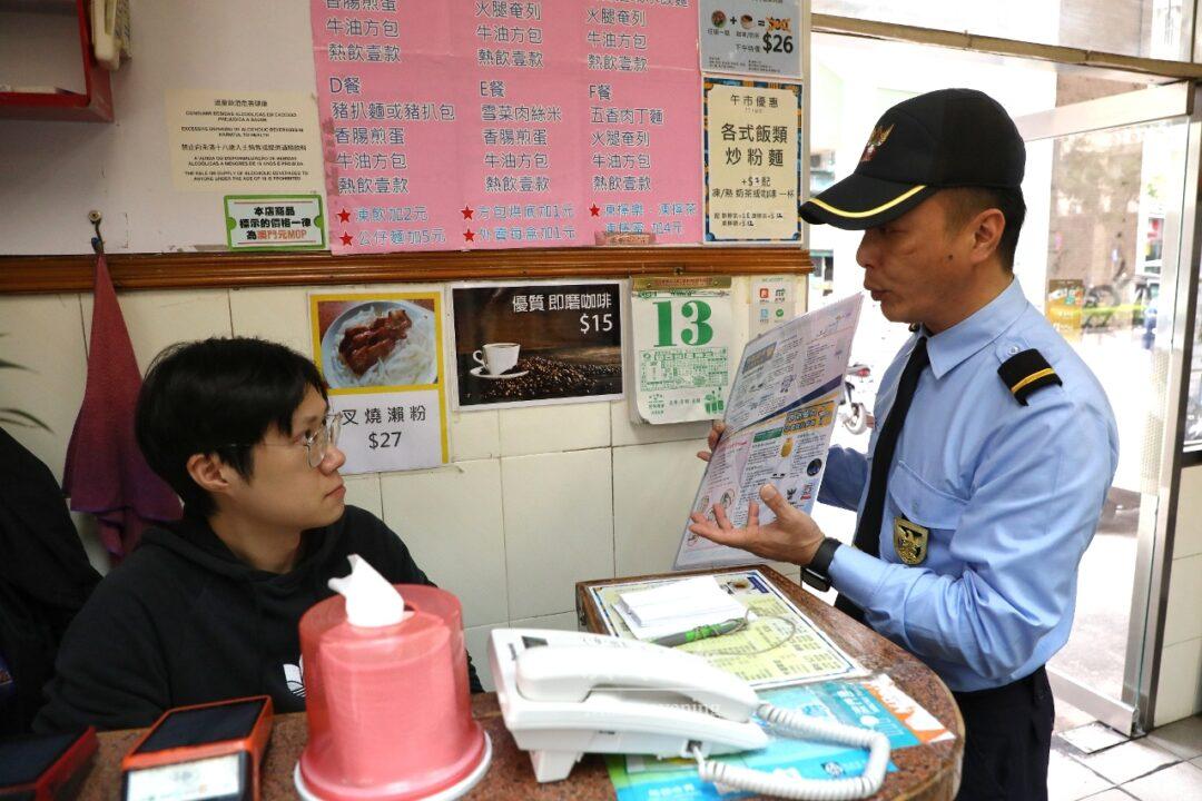 到食肆場所進行燃料安全宣教工作 到食肆場所進行燃料安全宣教工作