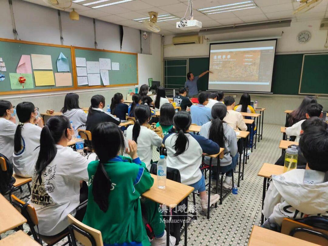學生班學員參與多媒體課程