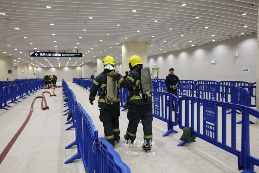 消防人員將火勢撲滅 消防人員將火勢撲滅