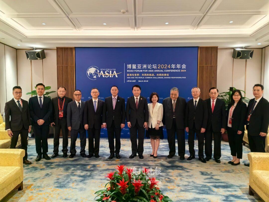 澳門特區經濟財政司司長李偉農與出席澳門工商界代表合照