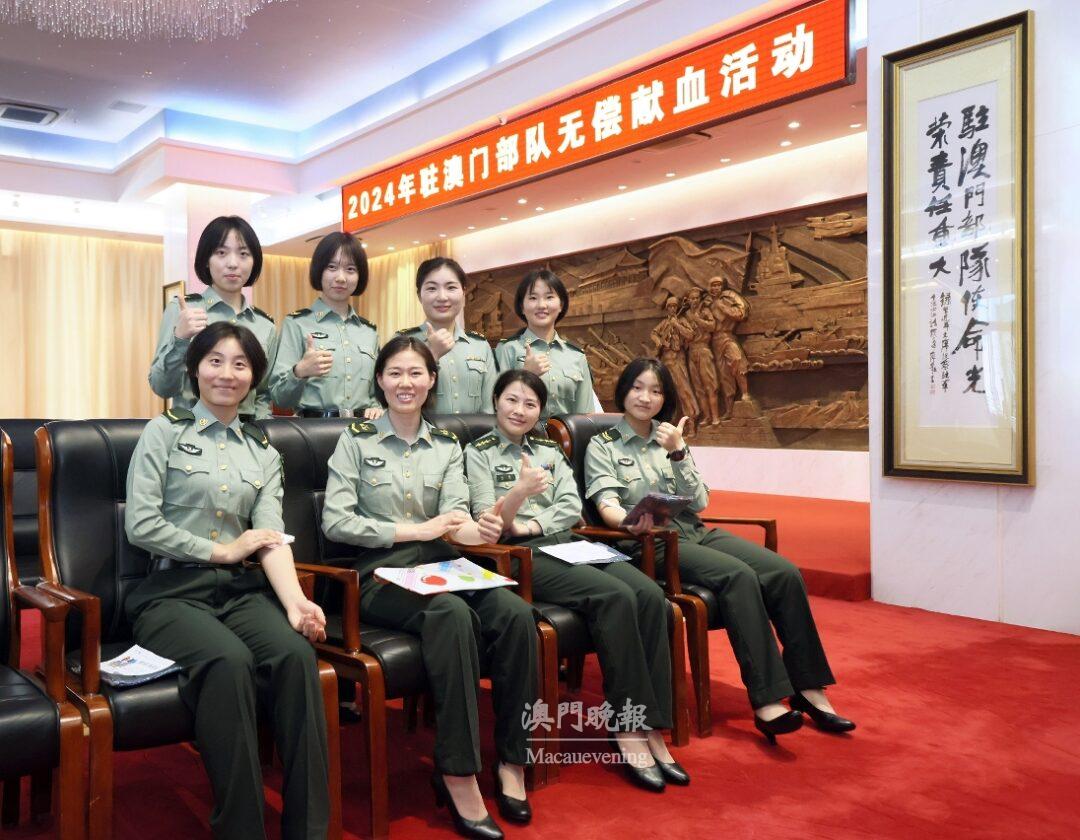 女官兵們助人為樂 女官兵們助人為樂