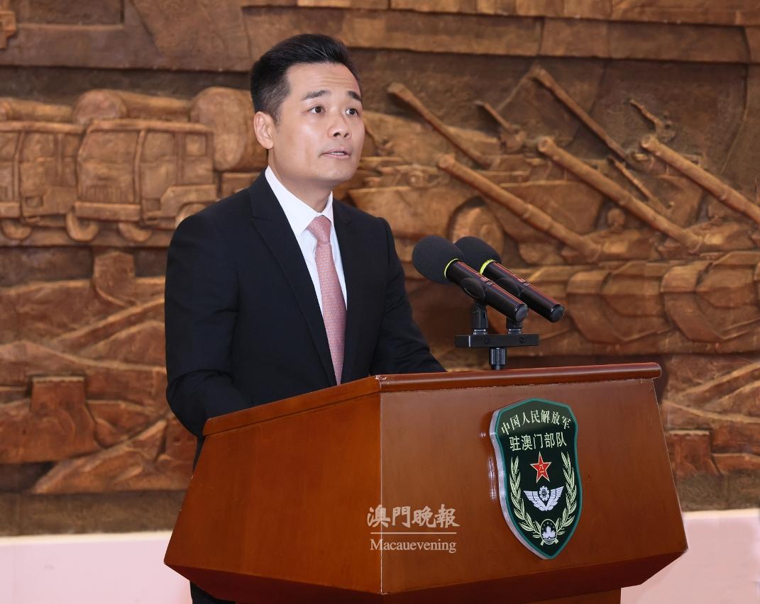 羅奕龍局長致辭時感謝參加無償獻血活動的官兵們 羅奕龍局長致辭時感謝參加無償獻血活動的官兵們